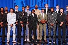 波兰乔丹精准三分助力球队获胜，球迷欢呼如潮